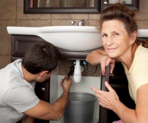 Why choose Bathroom Shower Repair Pros for emergency plumbing in Paradise Valley